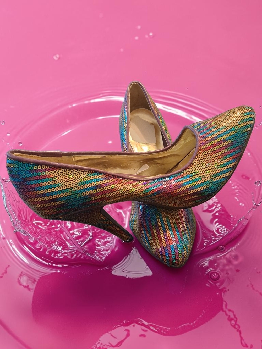 Internacionale heels vibrant, iridescent sequin pattern Women's Shoe Size 6 Sexy